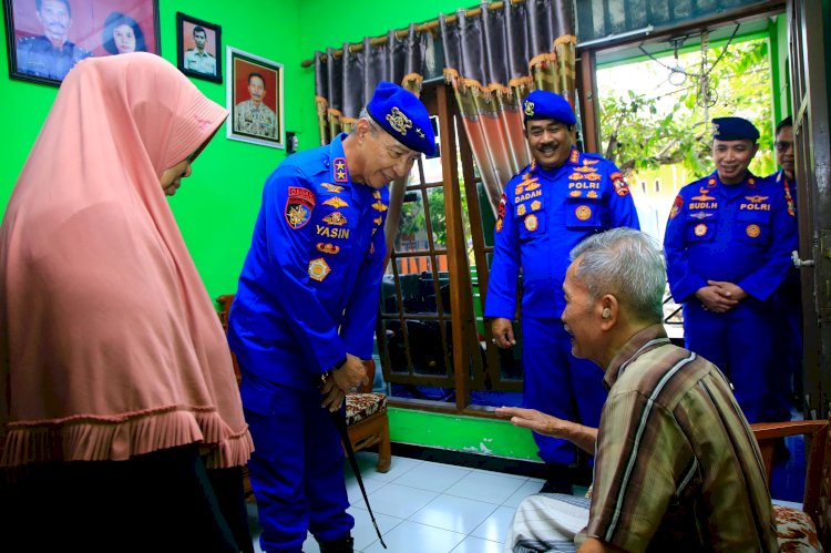 Kado Alumni Akpol 91 Bhara Daksa dalam Rangka 33 Tahun Pengabdian ke Pengasuh saat Taruna